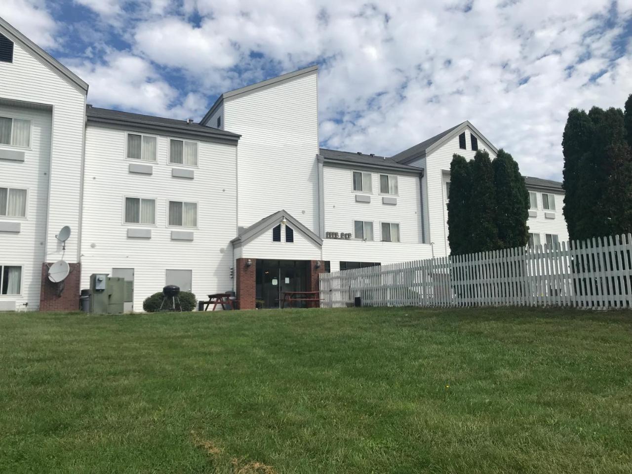 Gasthof Amish Village Inn Montgomery Exterior photo